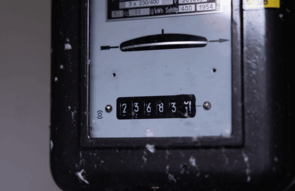 Analoger Stromzähler, der beim Smart-Meter-Rollout ausgetauscht werden muss.